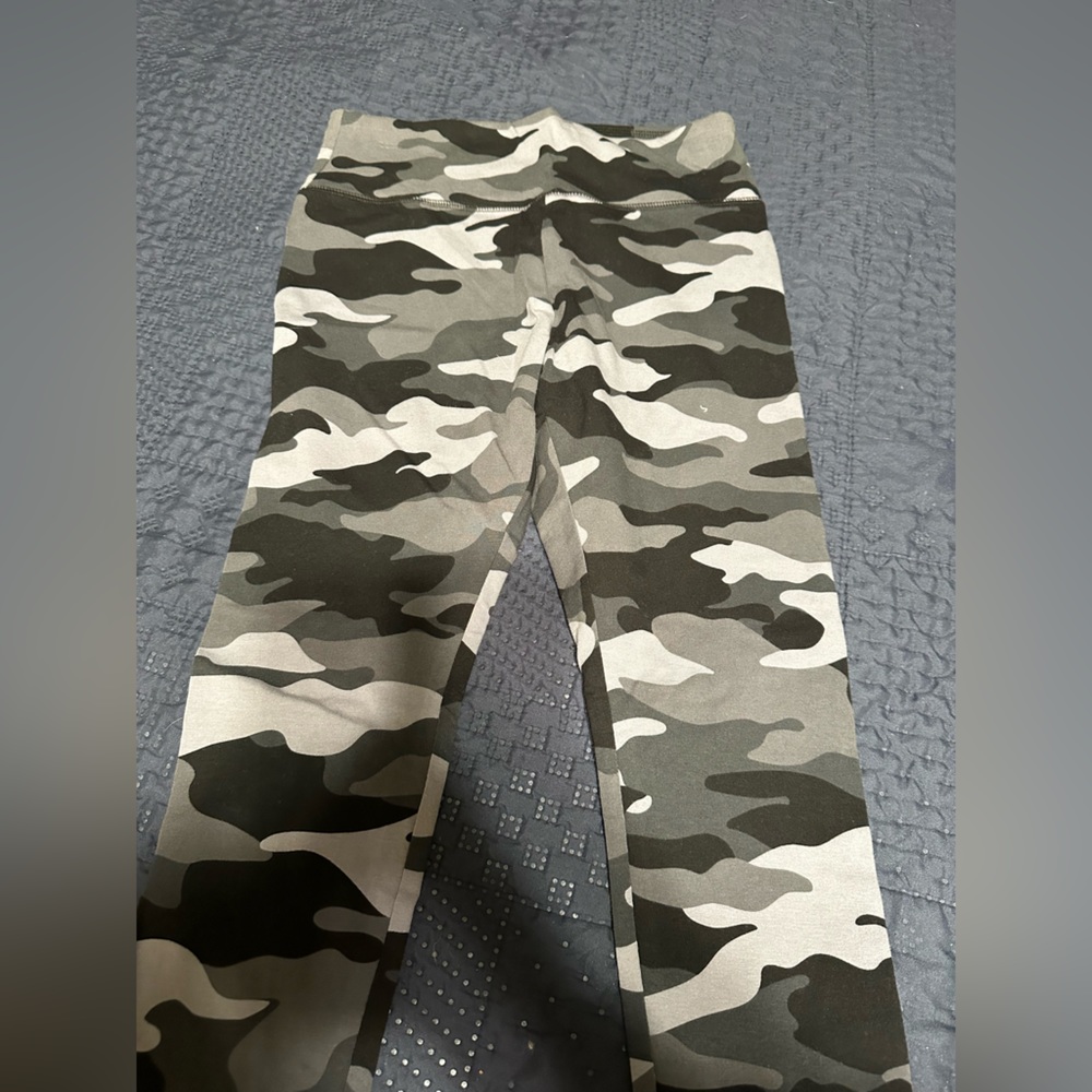 Gray camo leggings